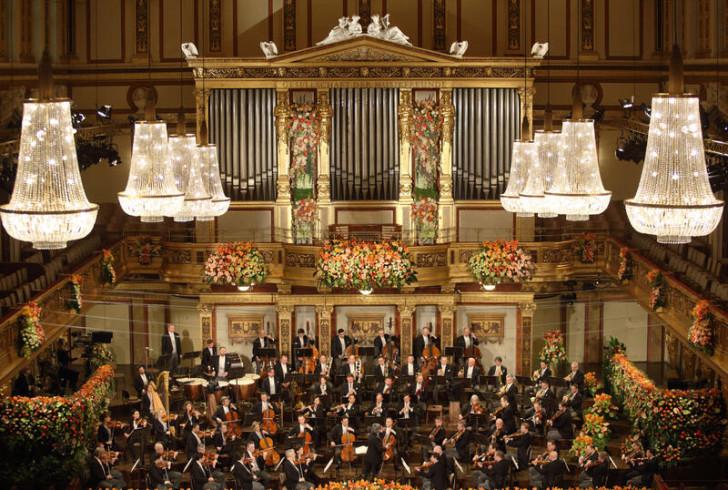 L'Orchestre philharmonique de Vienne jouant dans la salle dorée du Musikverein 